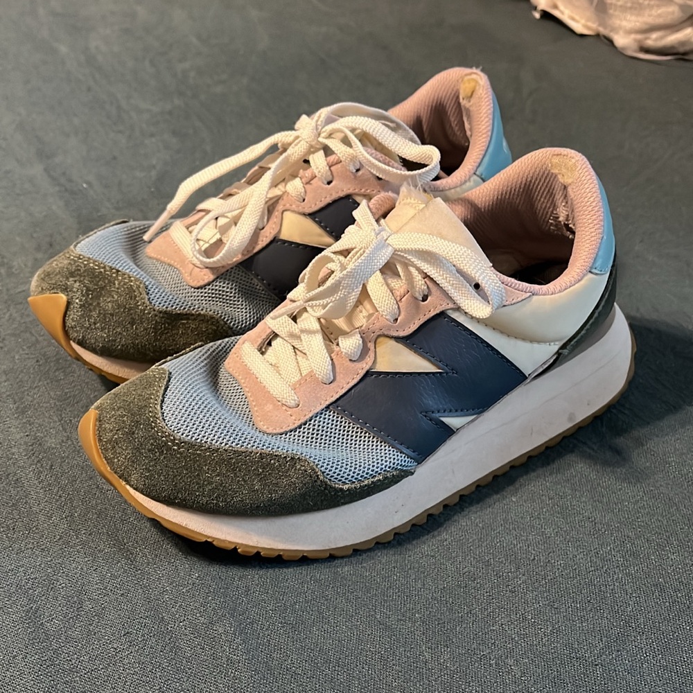 New Balance 237 size 8.5